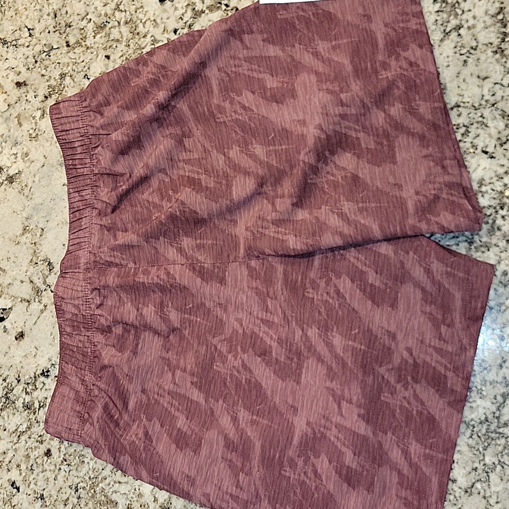 RB3 Men's Athletic Shorts in Maroon Camouflage - Picture 6 of 6